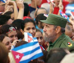 20101213230513-fidelcastro-jovenes.jpg