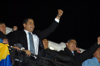 Revertida la intentona golpista en Ecuador. El pueblo aclama al presidente Rafael Correa