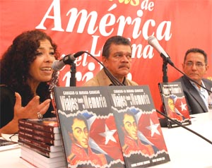 Periodistas cubanos presentan libro en feria de Venezuela.