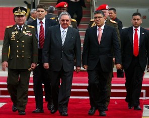 Llegó Raúl a Caracas para participar en la CELAC: Trae un mensaje de Fidel