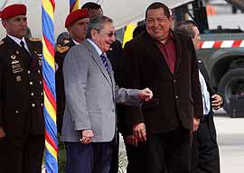 LLEGA PRESIDENTE CUBANO A VENEZUELA PARA ASISTIR A XI CUMBRE DEL ALBA.