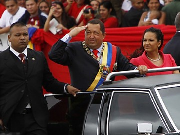 Raúl Castro participó en acto central por efemérides venezolana.