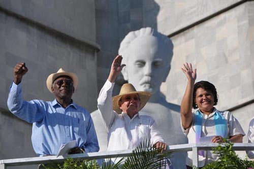 Preside Raúl acto por el Primero de Mayo en la Plaza de la Revolución José Martí