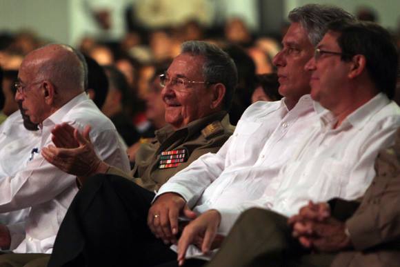 Raúl Castro en la Gala Homenaje a los 5 Héroes, tras 15 años de injusta condena.
