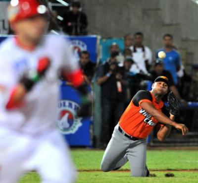 Opositores intentan agredir a peloteros cubanos en Serie del Caribe, denuncia Maduro