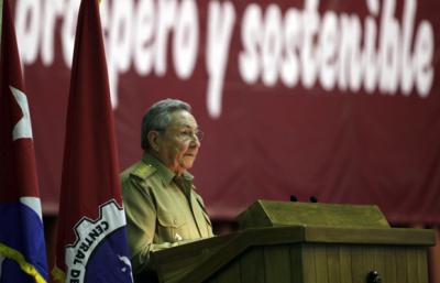Asiste Raúl a clausura del XX Congreso de la CTC. Ulises Guilarte nuevo Secretario General.