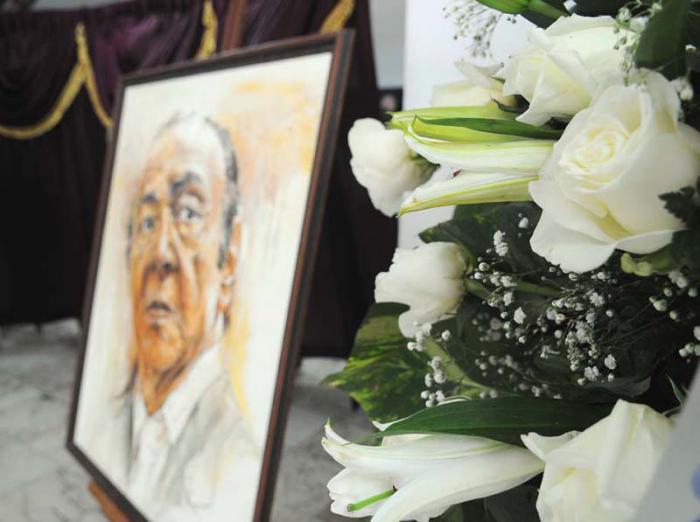 Envían Fidel y Raúl ofrendas florales para honrar al Acuarelista de la Poesía Antillana