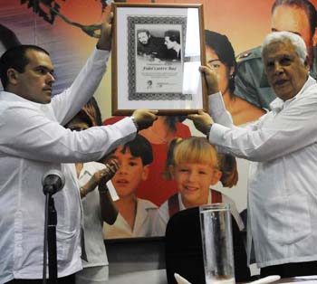 Otorgan a Fidel Castro diploma por aniversario 55 de Prensa Latina
