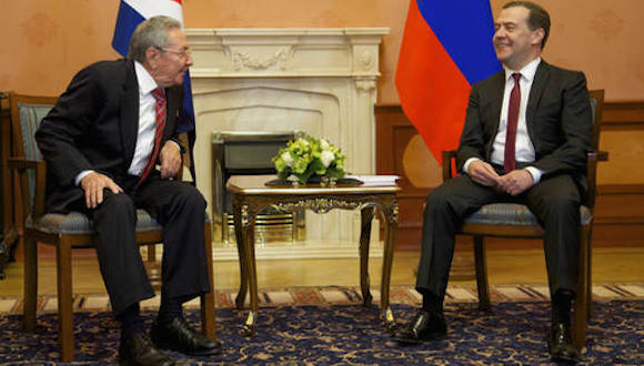 Medvedev agradece a Raúl su asistencia al Día de la Victoria en Moscú