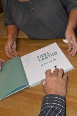 Presentan libro con fotos inéditas de Fidel Castro (Foto)