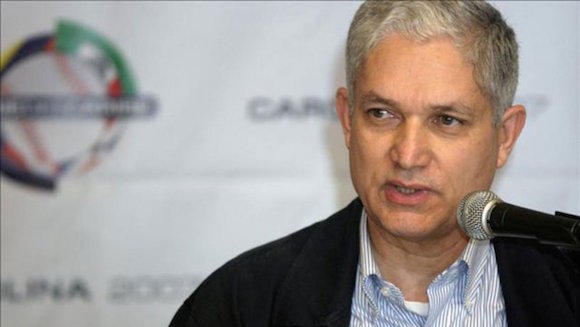 Presidente Confederación Béisbol del Caribe lamenta deserción de peloteros cubanos