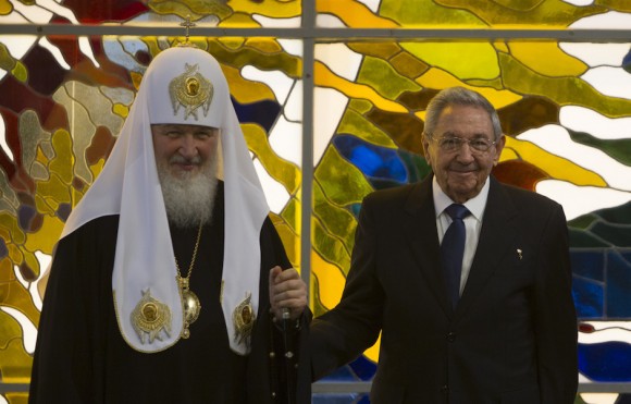 Presidente cubano impone Orden José Martí a patriarca Kirill